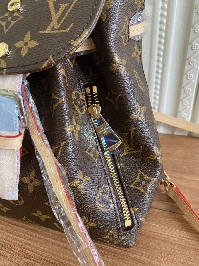 Louis Vuitton Sperone BB Backpack - Imagem 4
