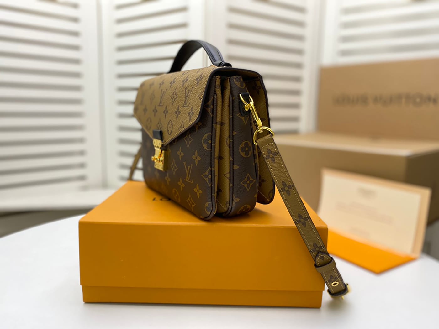Louis Vuitton Pochette Metis - Imagem 10