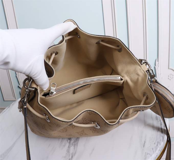 Louis Vuitton Bella – Sophisticated Luxury Bag - Imagem 3