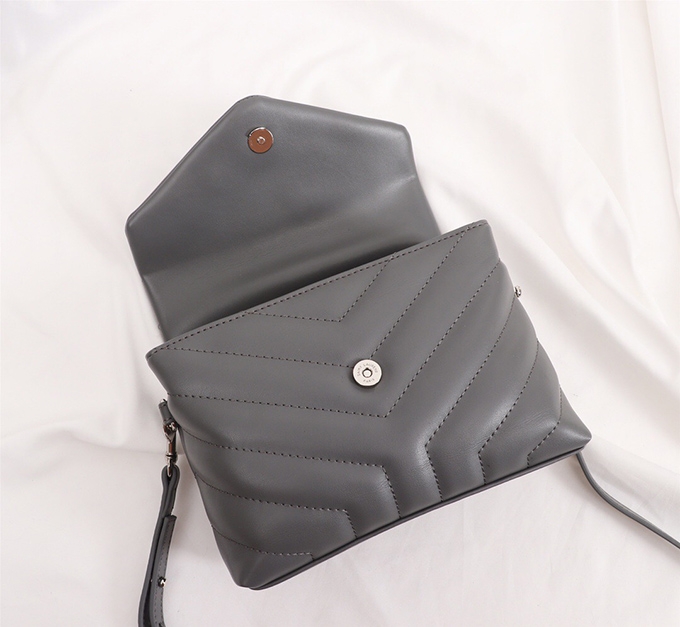 YSL Loulou Toy Bag Matelassé “Y” Leather - Imagem 27