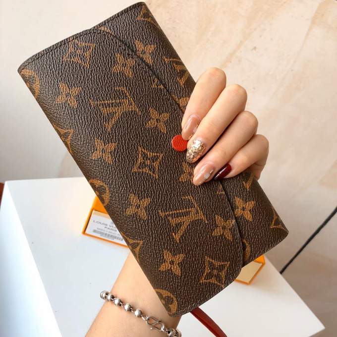 Louis Vuitton Emilie Wallet - Imagem 3