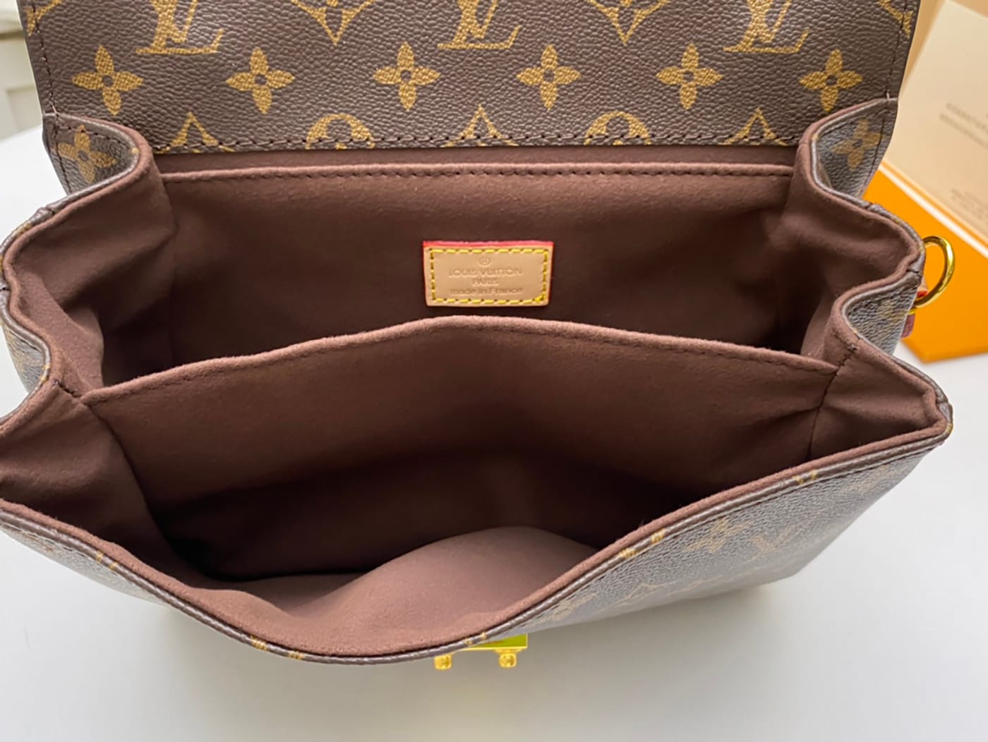 Louis Vuitton Pochette Metis - Imagem 8