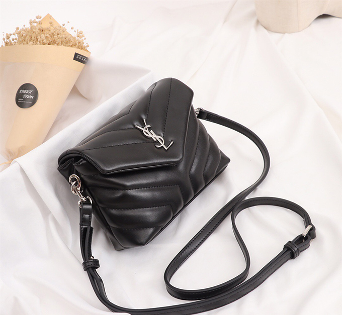 YSL Loulou Toy Bag Matelassé “Y” Leather - Imagem 18