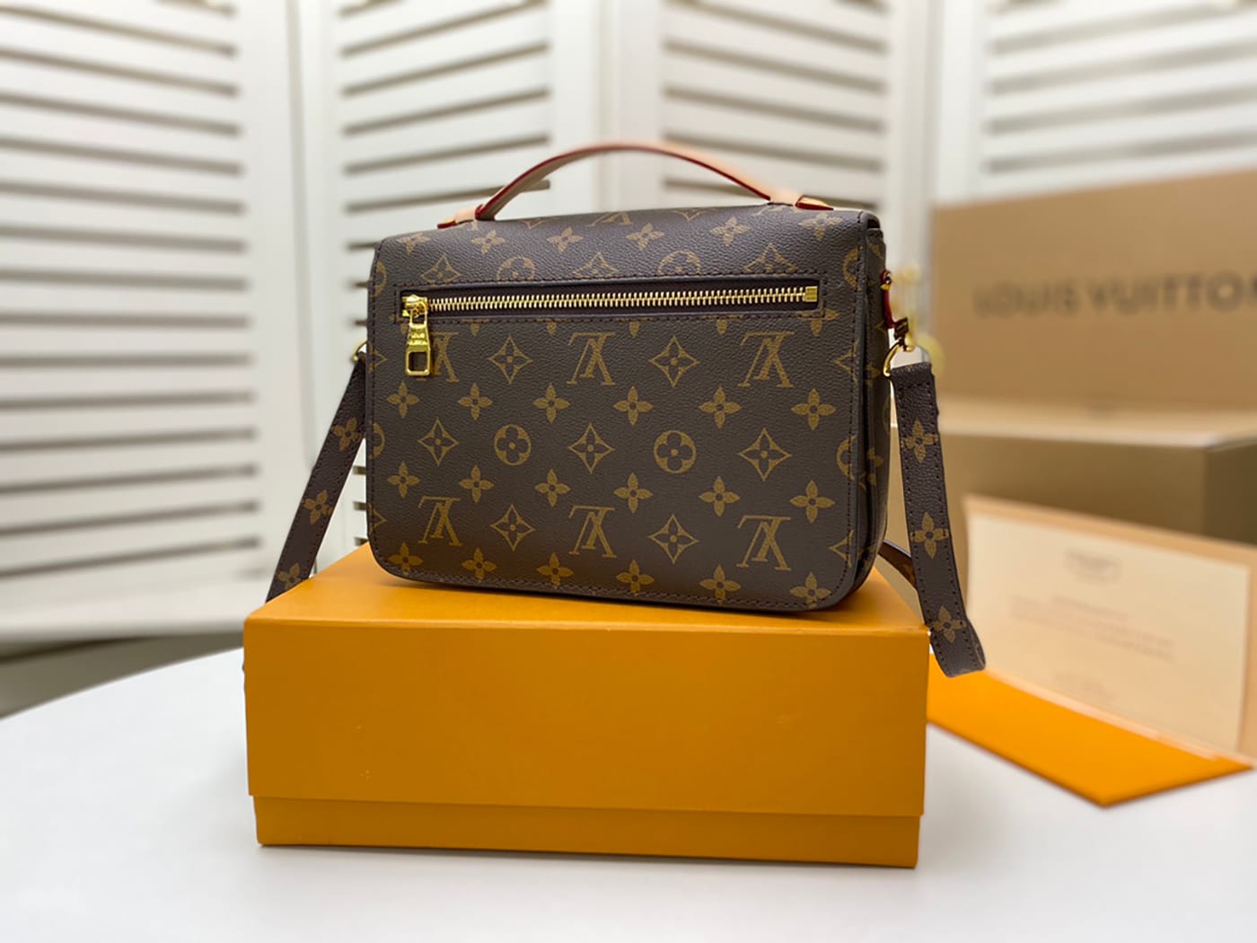Louis Vuitton Pochette Metis - Imagem 3