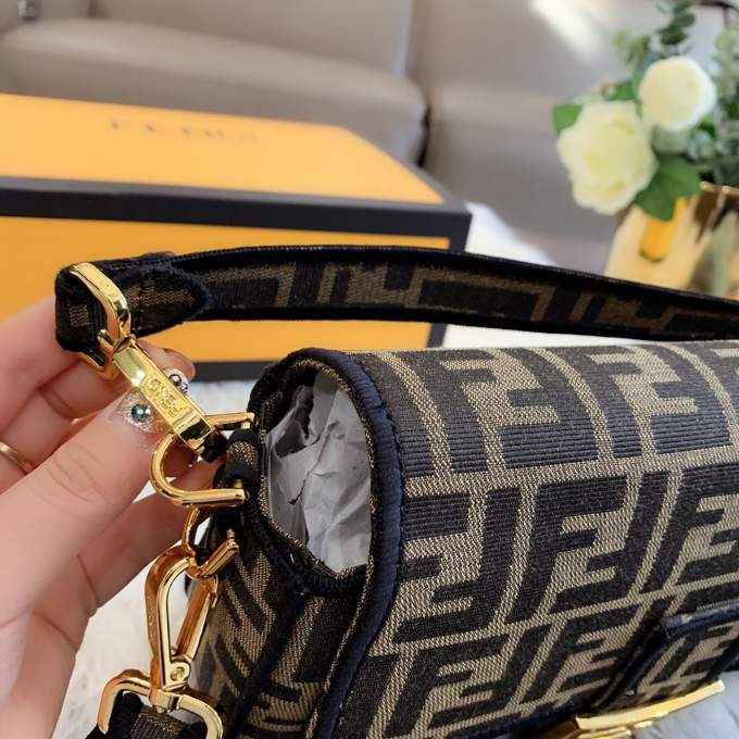 Fendi Baguette Brown Fabric - Imagem 3