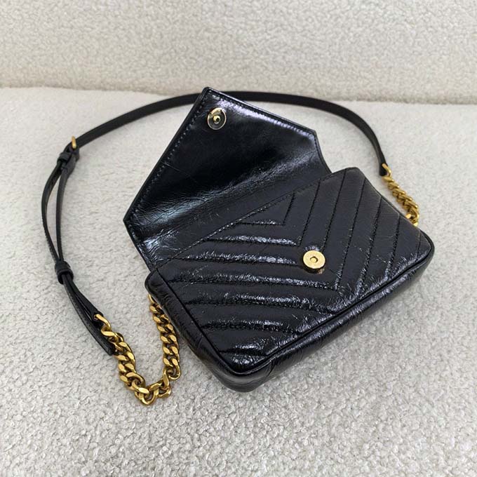 College Mini Chain Bag in Shiny Crackled Leather - Imagem 6