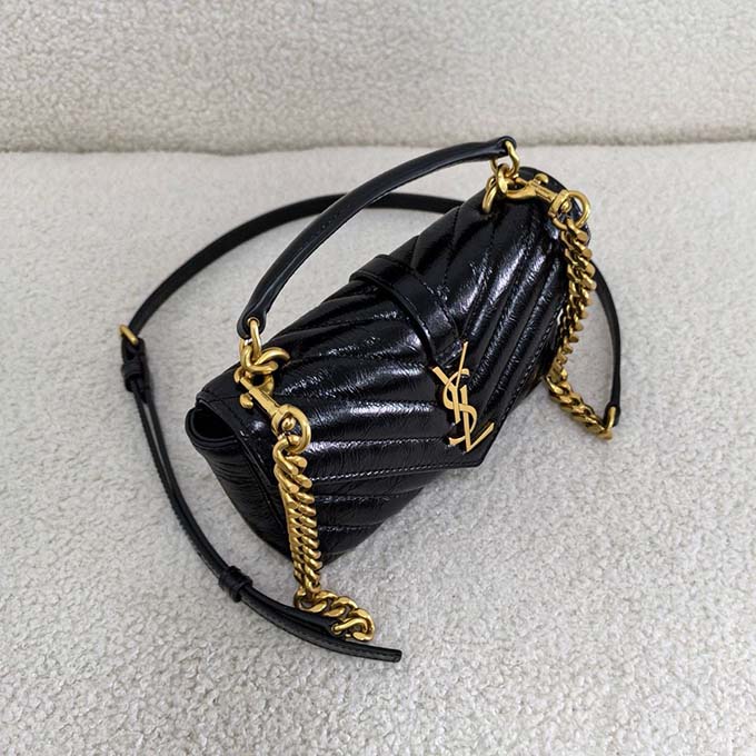College Mini Chain Bag in Shiny Crackled Leather - Imagem 4