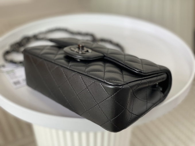 Chanel Mini Lambskin Black with Ruthenium Hardware - Imagem 7