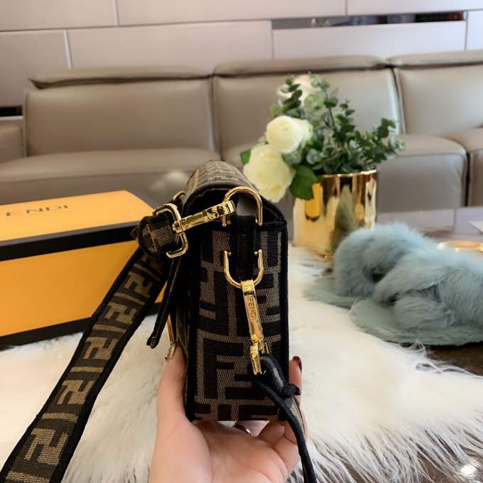 Fendi Baguette Brown Fabric - Imagem 7