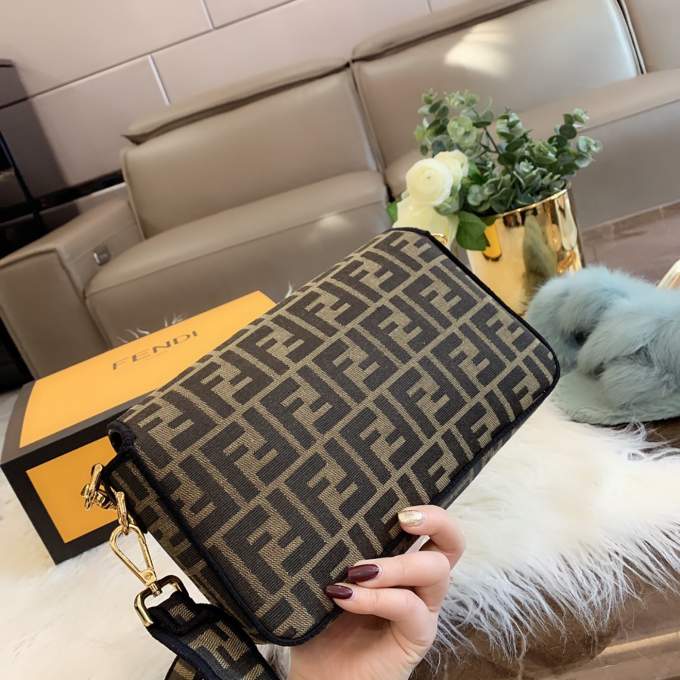 Fendi Baguette Brown Fabric - Imagem 8