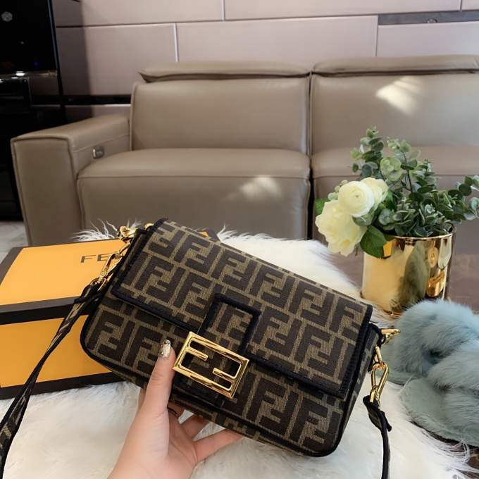 Fendi Baguette Brown Fabric - Imagem 9