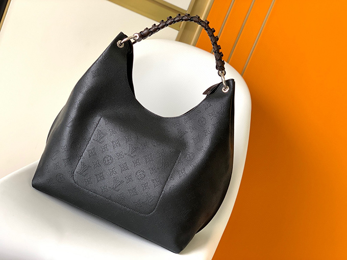 LV Carmel Mahina Hobo – Luxury Hobo Bag, Louis Vuitton Mahina Bag, - Imagem 2