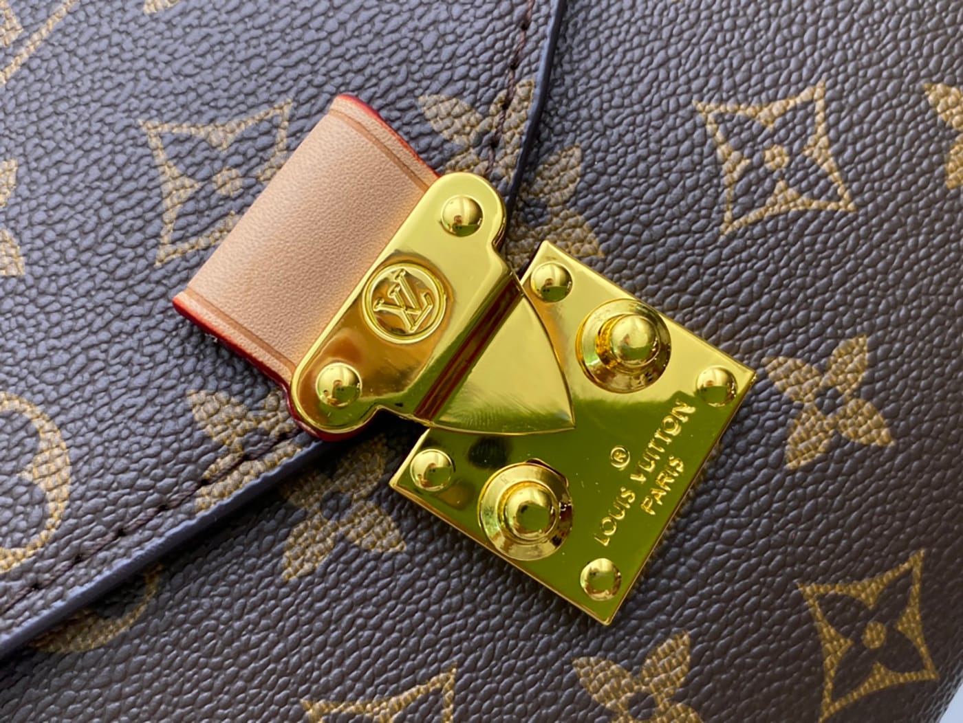 Louis Vuitton Pochette Metis - Imagem 14