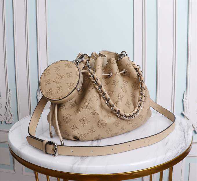 Louis Vuitton Bella – Sophisticated Luxury Bag - Imagem 6