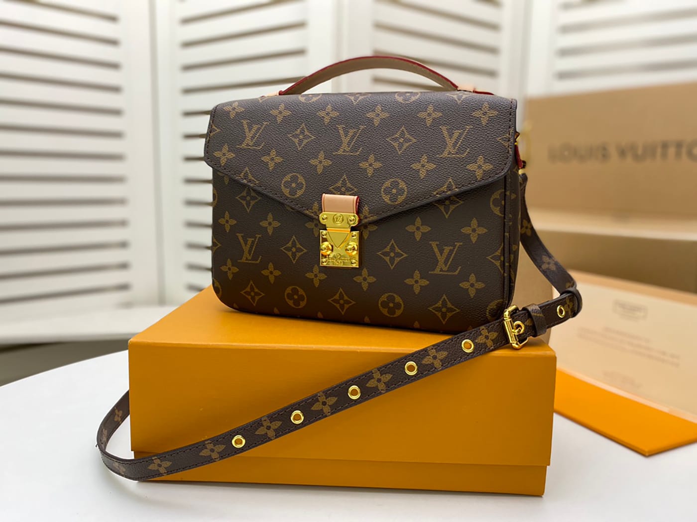 Louis Vuitton Pochette Metis - Imagem 2
