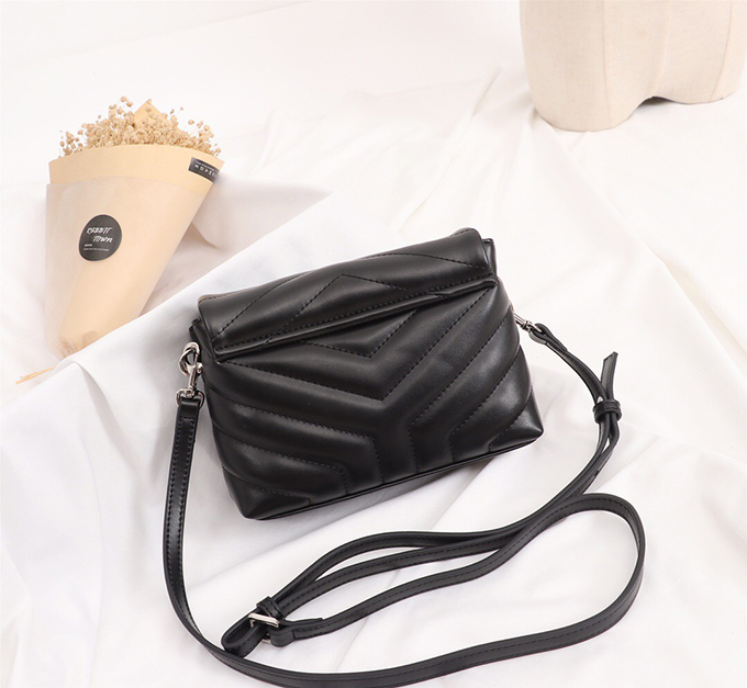 YSL Loulou Toy Bag Matelassé “Y” Leather - Imagem 32