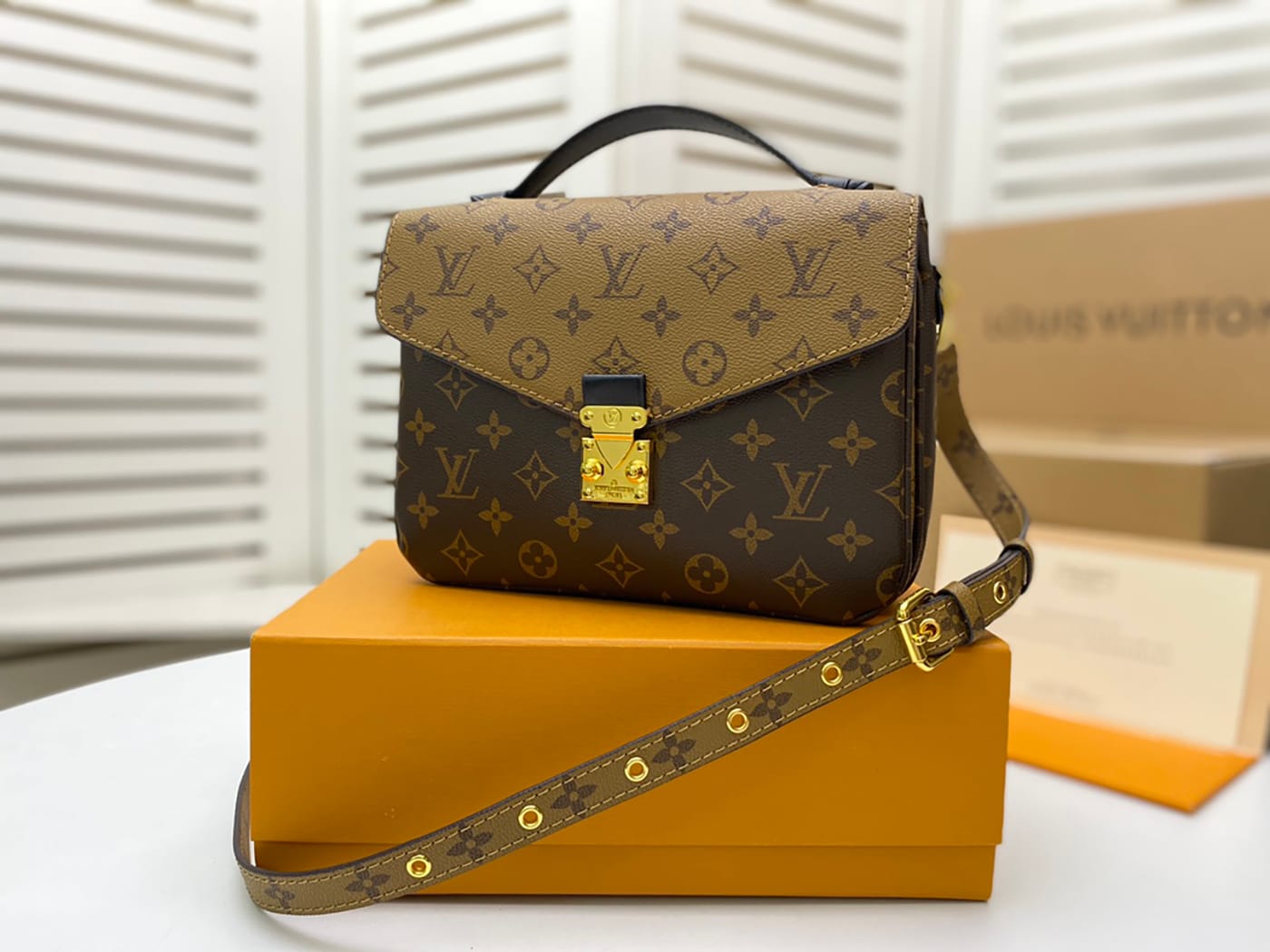 Louis Vuitton Pochette Metis - Imagem 16