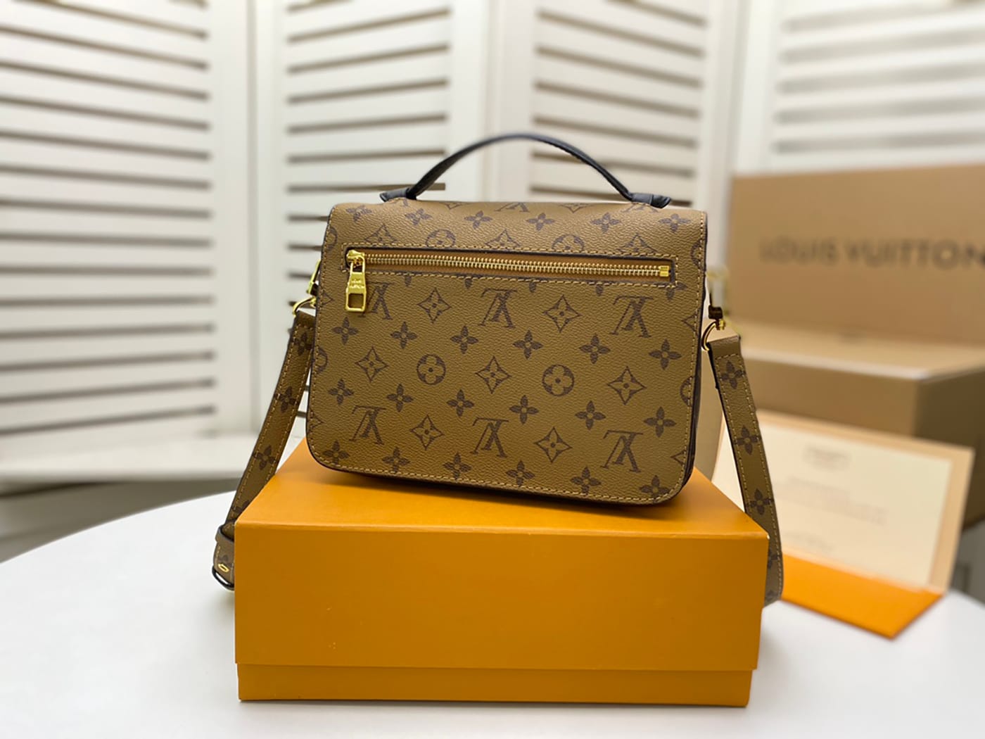 Louis Vuitton Pochette Metis - Imagem 17