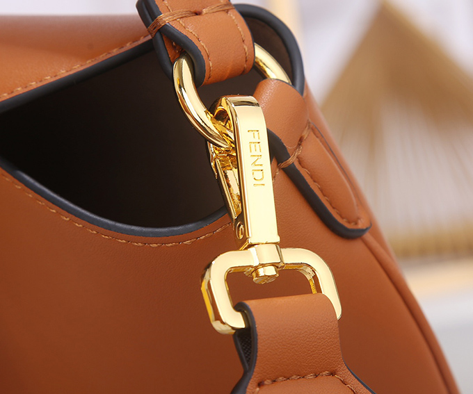 Fendi Small Croissant Bag - Imagem 15