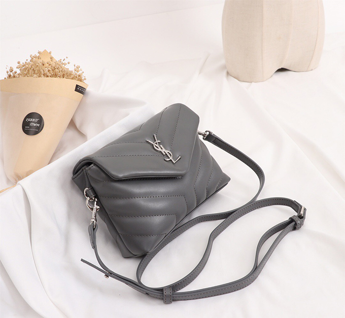 YSL Loulou Toy Bag Matelassé “Y” Leather - Imagem 43