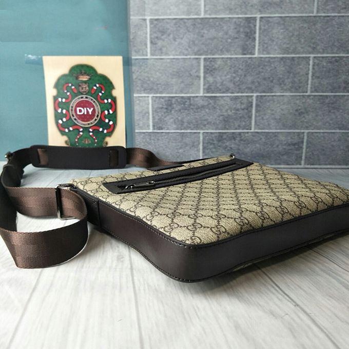 Gucci Signature Messenger Bag - Imagem 16