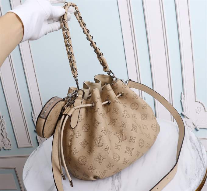 Louis Vuitton Bella – Sophisticated Luxury Bag - Imagem 12