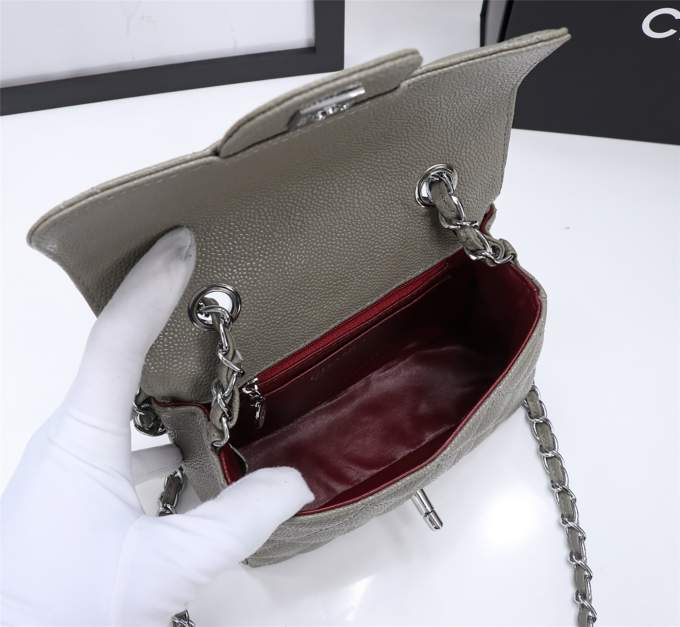Chanel Mini Caviar Bag - Imagem 17