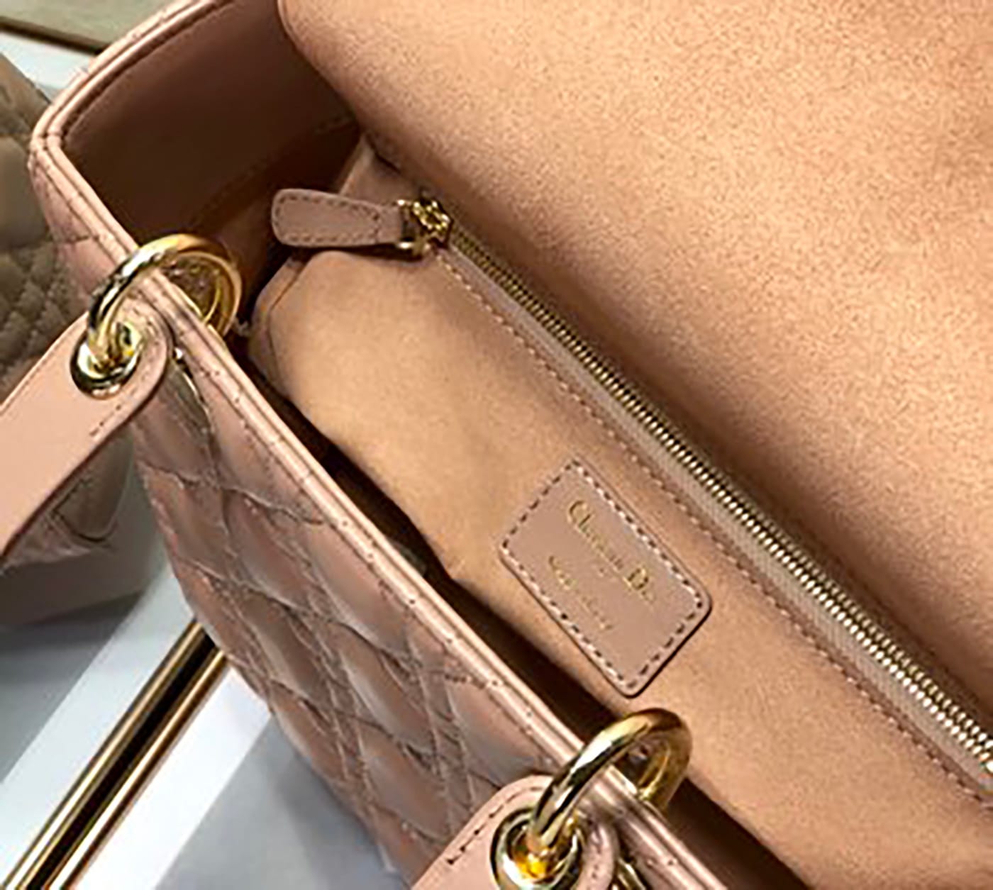 Medium Lady Dior Soft Leather Bag - Imagem 41