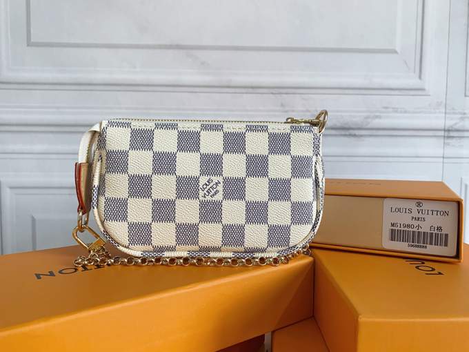 Louis Vuitton Mini Pochette - Imagem 11