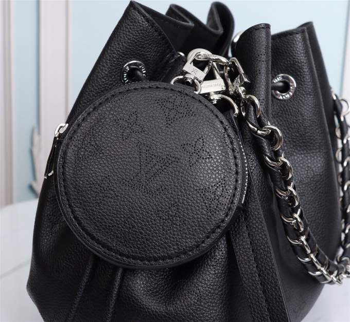 Louis Vuitton Bella – Sophisticated Luxury Bag - Imagem 17