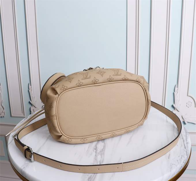 Louis Vuitton Bella – Sophisticated Luxury Bag - Imagem 23