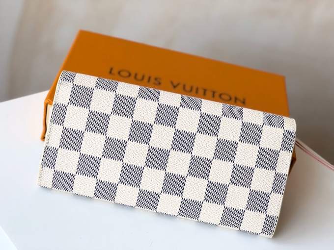 Louis Vuitton Emilie Wallet - Imagem 22
